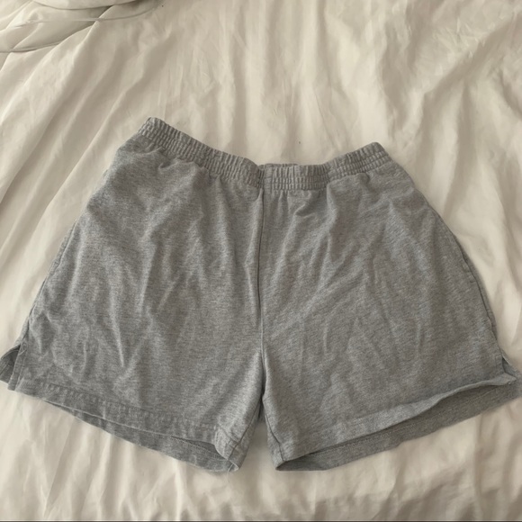 BRANDY MELVILLE ROSA SHORT - Picture 1 of 2